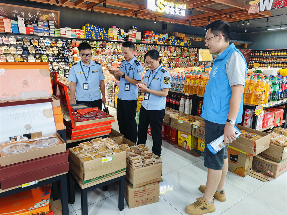 護(hù)航中秋食品安全，市場(chǎng)監(jiān)管所在行動(dòng)——筑牢食品銷售防線，守護(hù)萬家團(tuán)圓味